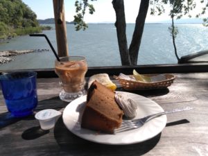 琵琶湖岸でのんびり